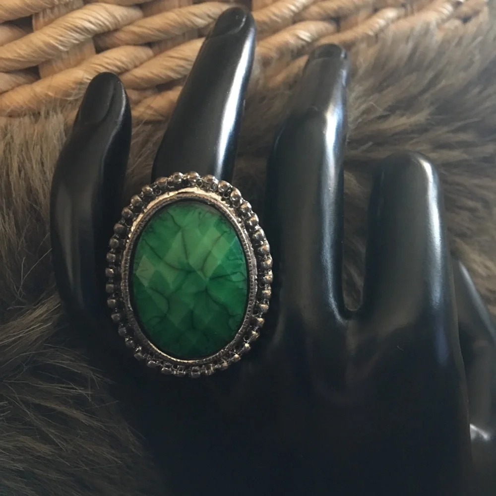 Vintage faceted veined glass adjustable ring